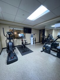 A lovely gym, with a nice variety of gym equipment. The water cooler with paper cups was a perfect touch.