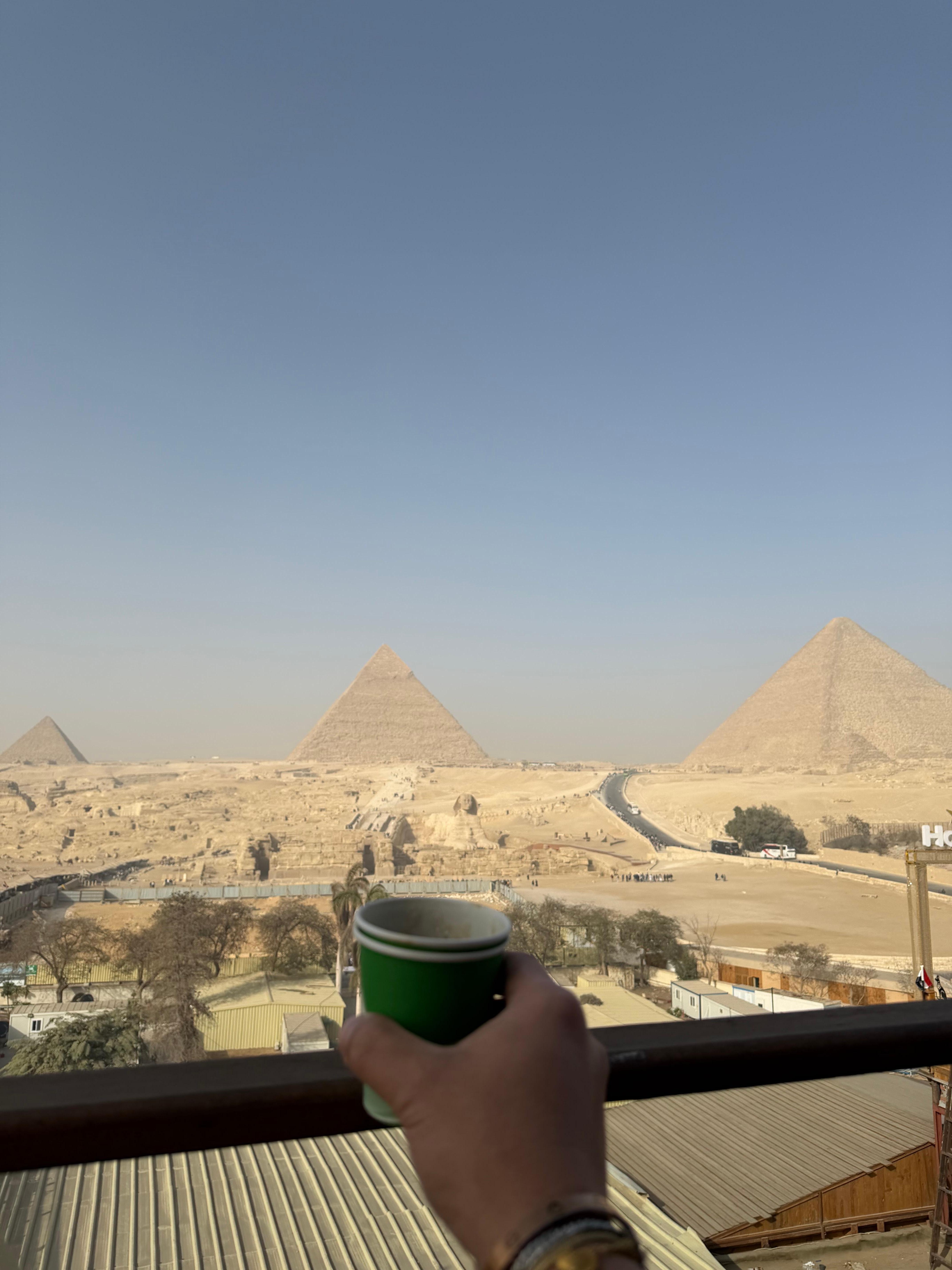 Brekkie with the pyramids and the sphinx