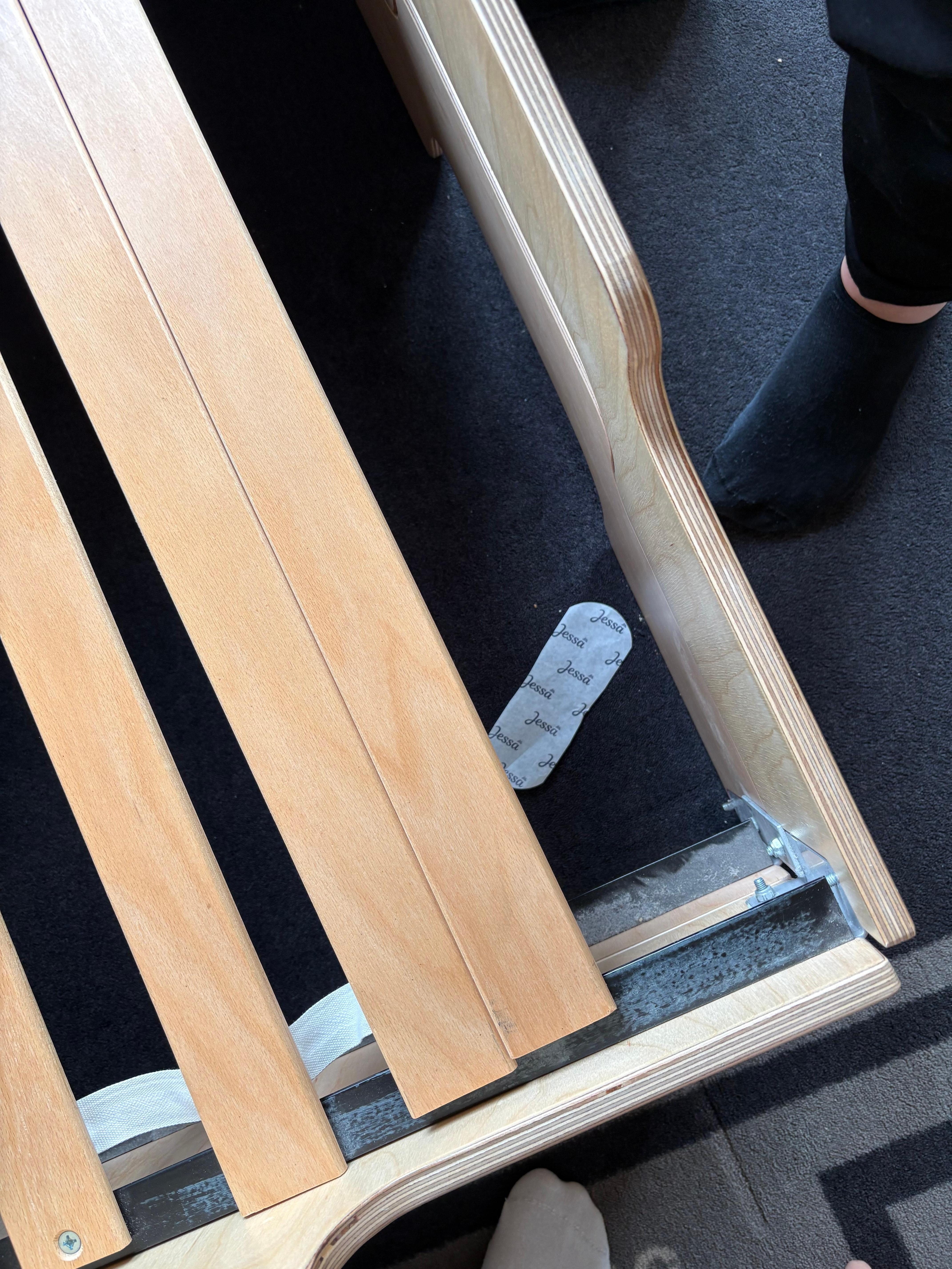 Papier einer Slipeinlage unter dem Bett