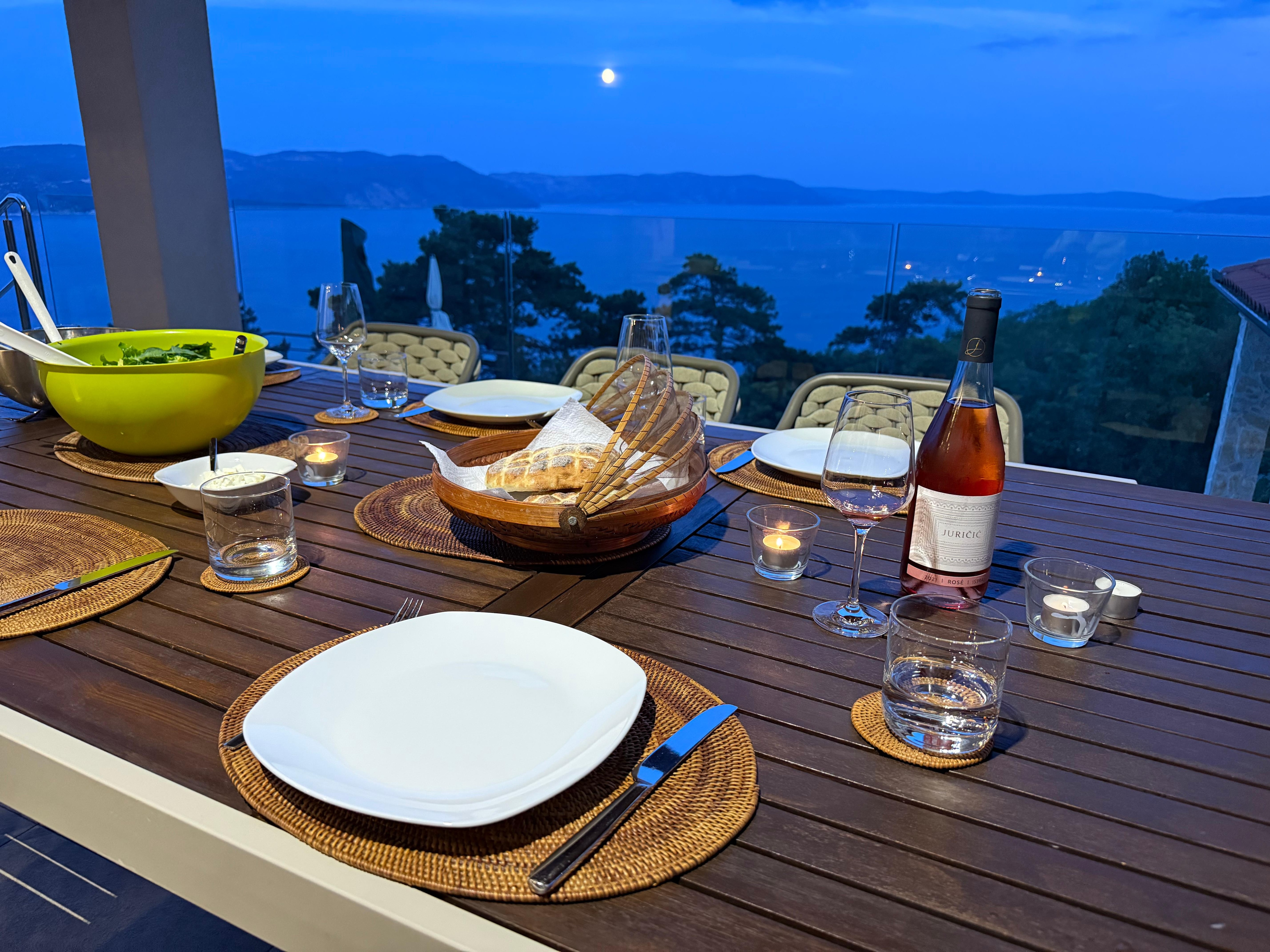 Leckeres Abendessen auf der Terasse….