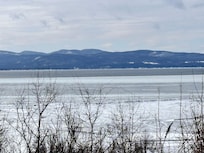 Lake Champlain water front so close!