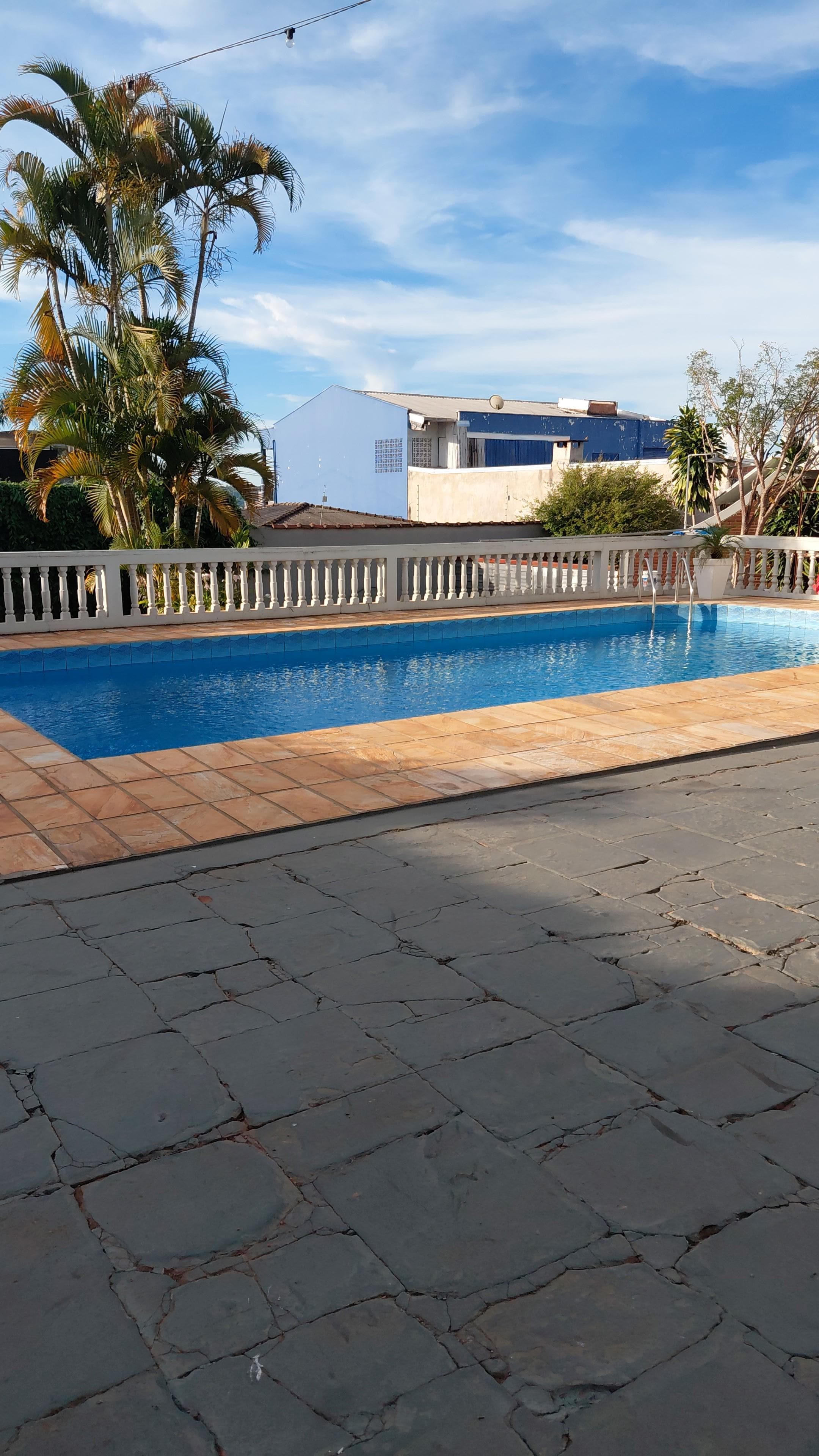 Chegamos a tempo de se refrescar nessa piscina super limpa!