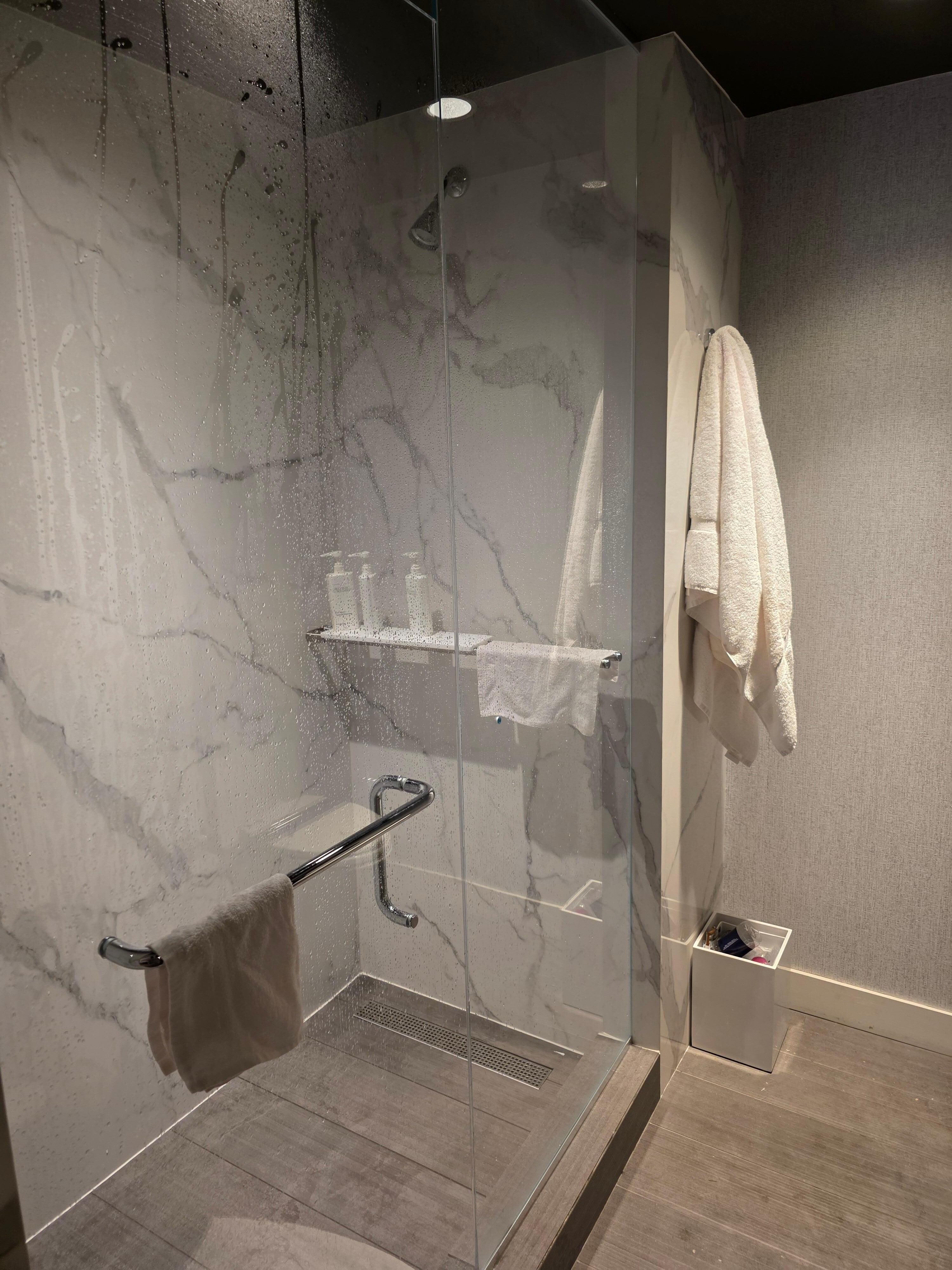 Nice spacious shower lots of room 