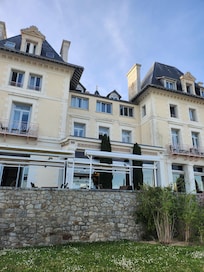 Superbe établissement, mais à rendre plus coloré à l'intérieur