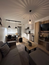 Pièce de vie avec kitchenette