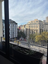 窓からは街中を見渡せた