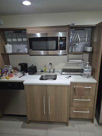 A nice cozy kitchen that easy to prepare meals