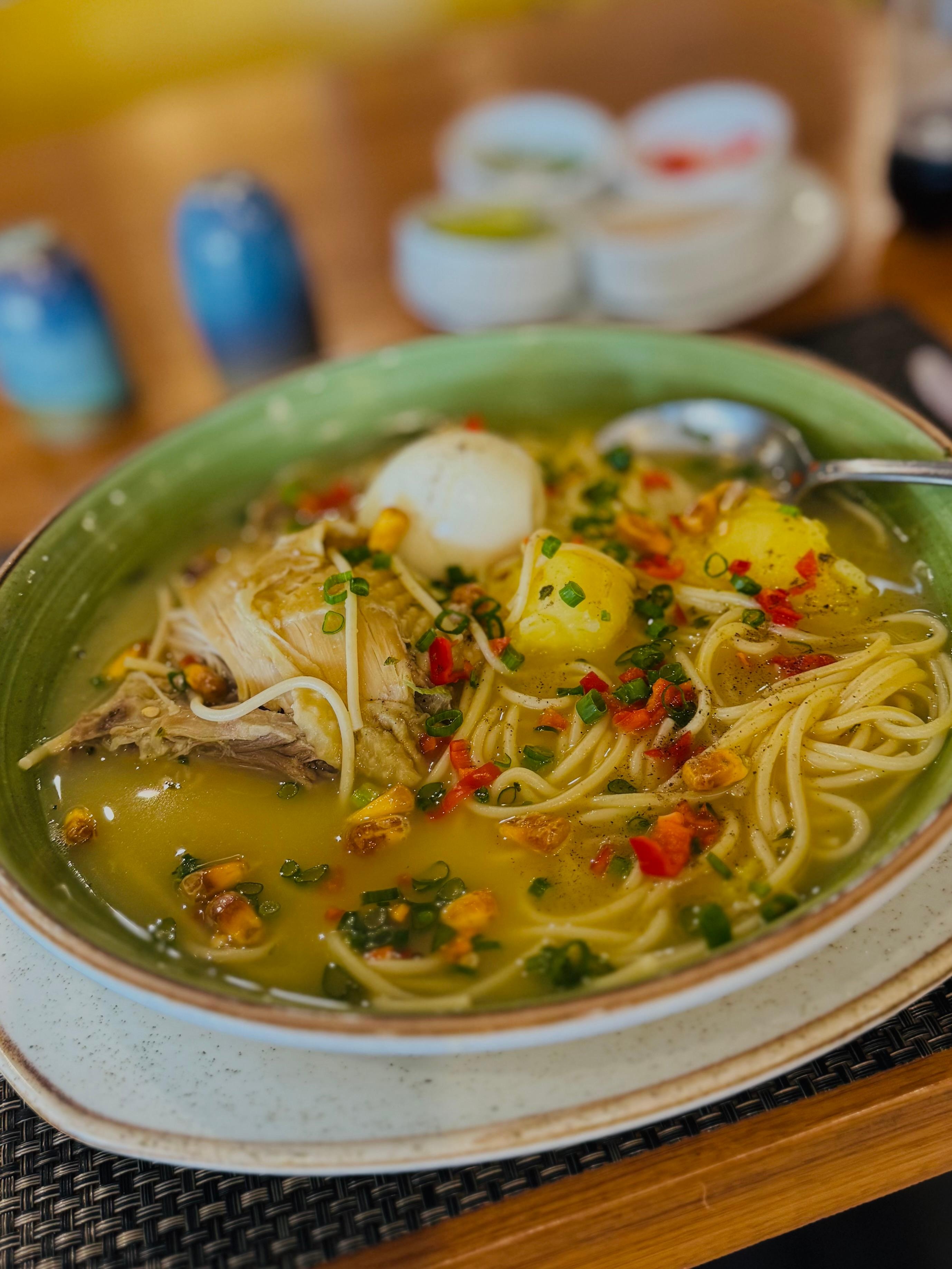 Lunch: sopa de pollo, excelente 
