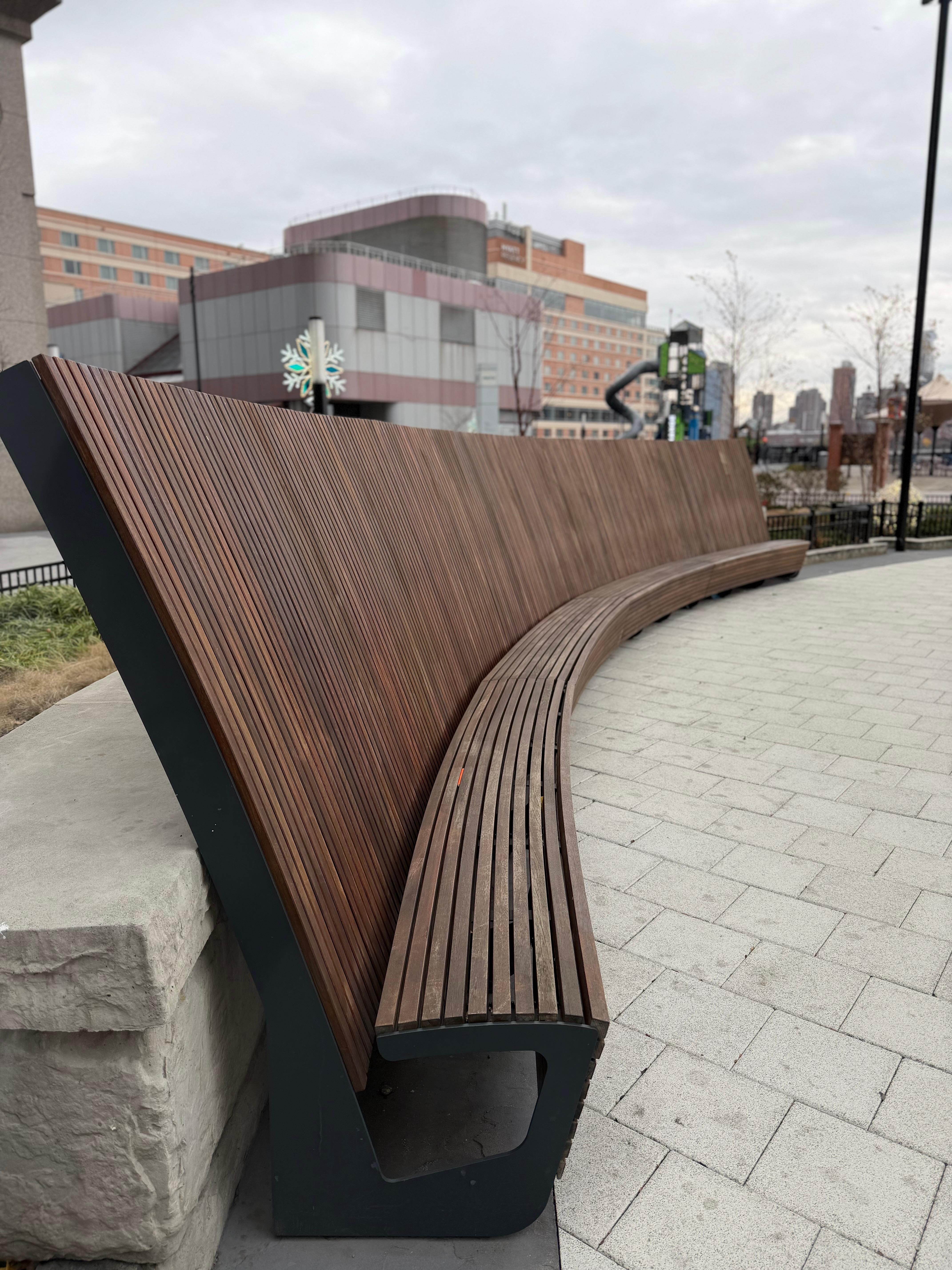 Sitting area next to Hotel