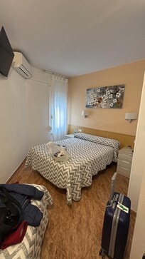 Camera matrimoniale con letto alla francese