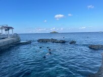 Der größere der zwei Meerwasserpools.