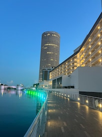 Riverwalk allows access to Tampa convention center.