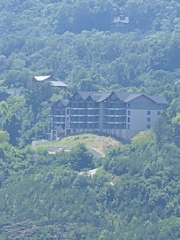 Riding the cable car in Anakeesta you could see our building. Amazing.