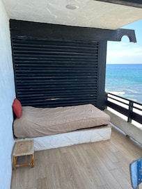 The lanai lounge. Great spot to read!