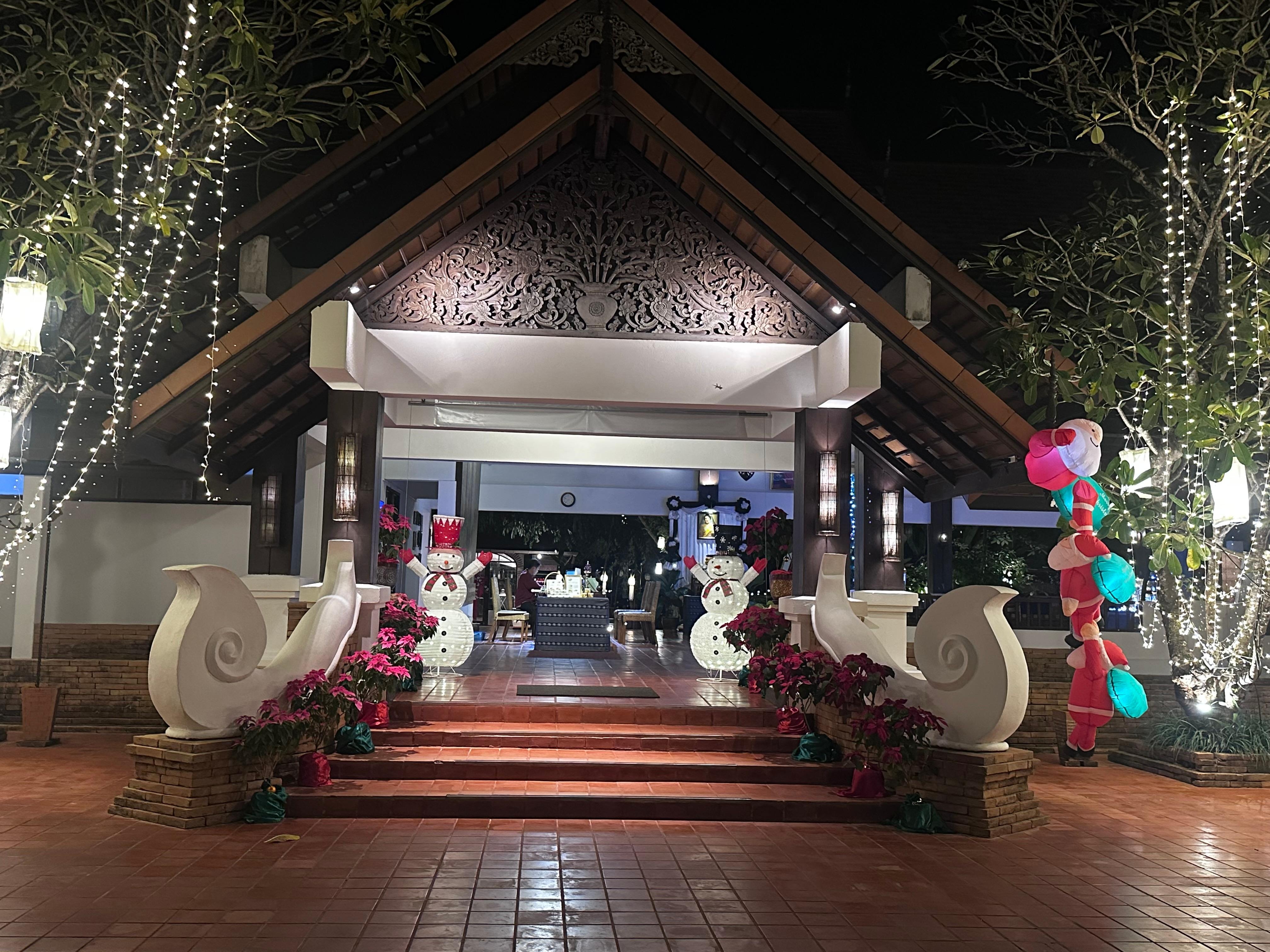 Walkway to the front desk