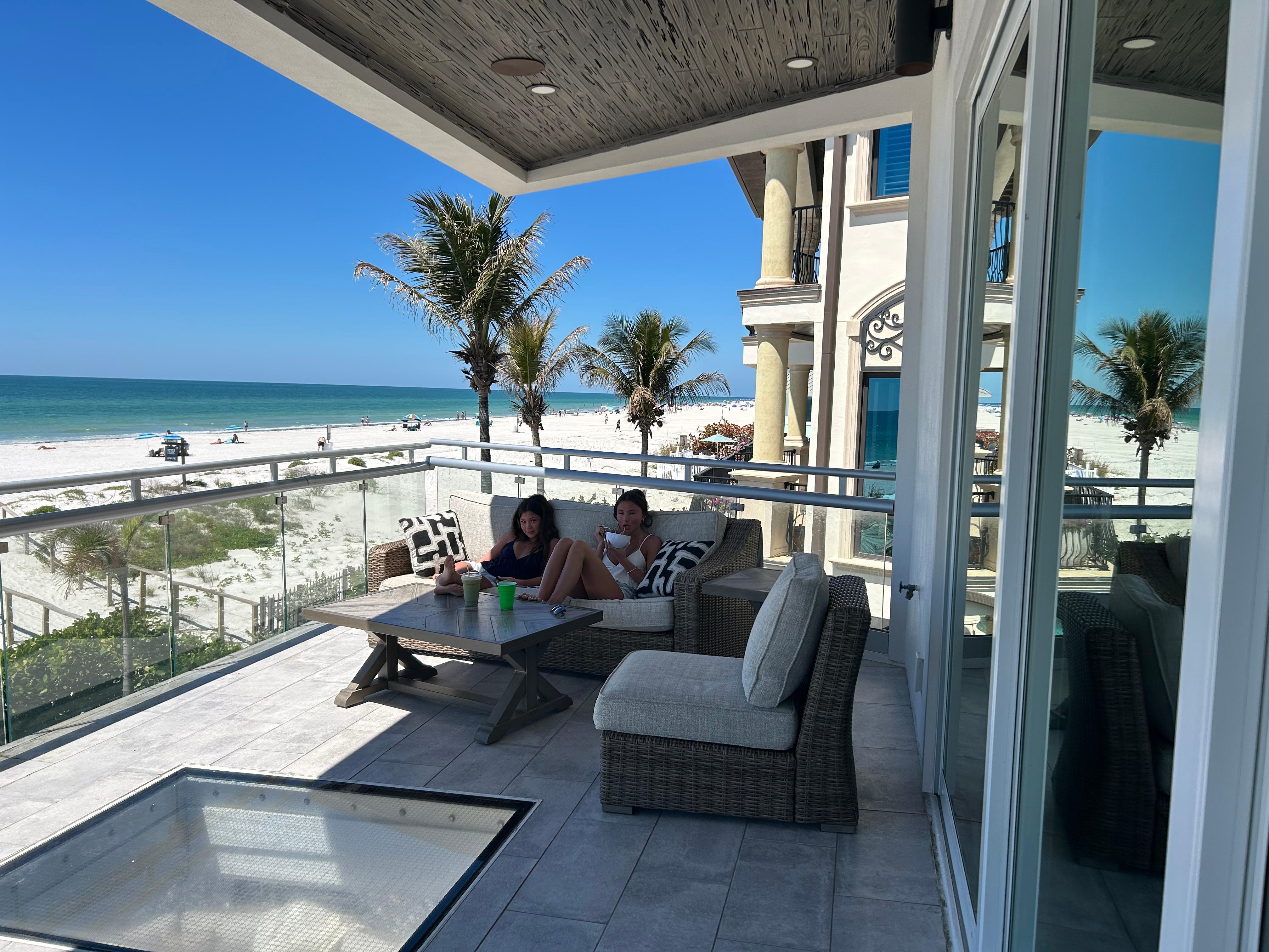 Fantastic 2nd floor balcony area 