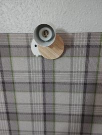 Ampoule manquante , constaté le premier soir , j'ai signalé le problème, dès le lendemain, j'étais dans une autre chambre, où la climatisation n'était pas terribles heureusement qu'il y avait un radiateur