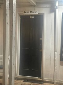 One of my favorite star’s name is on this room.