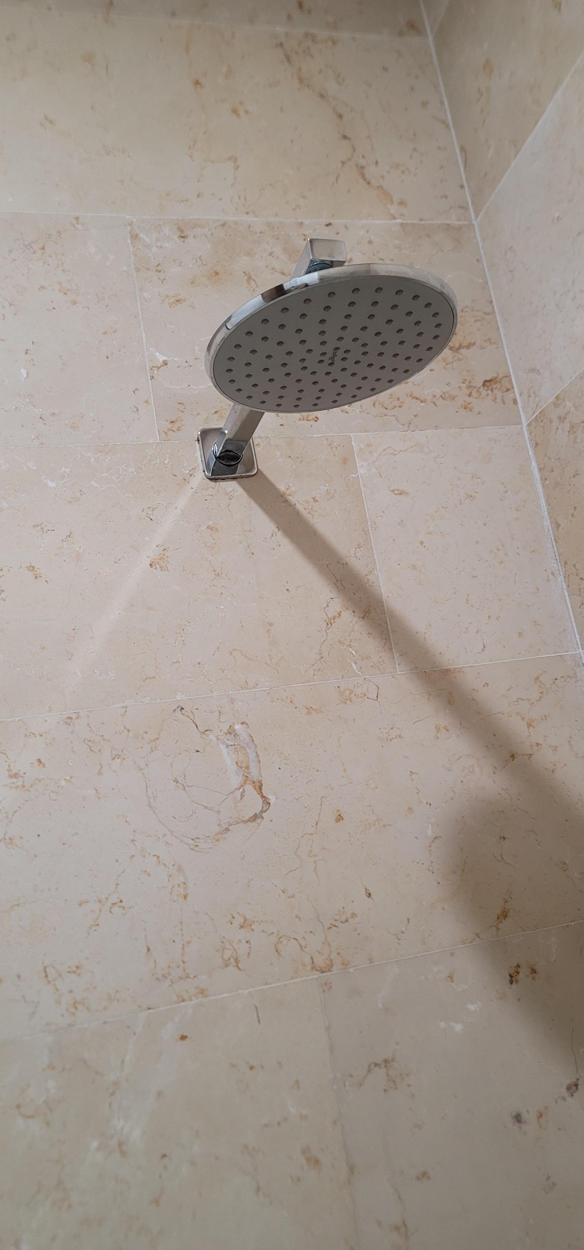 Whimpy drizzle shower head . 5 min. Hot water . It's timed. 