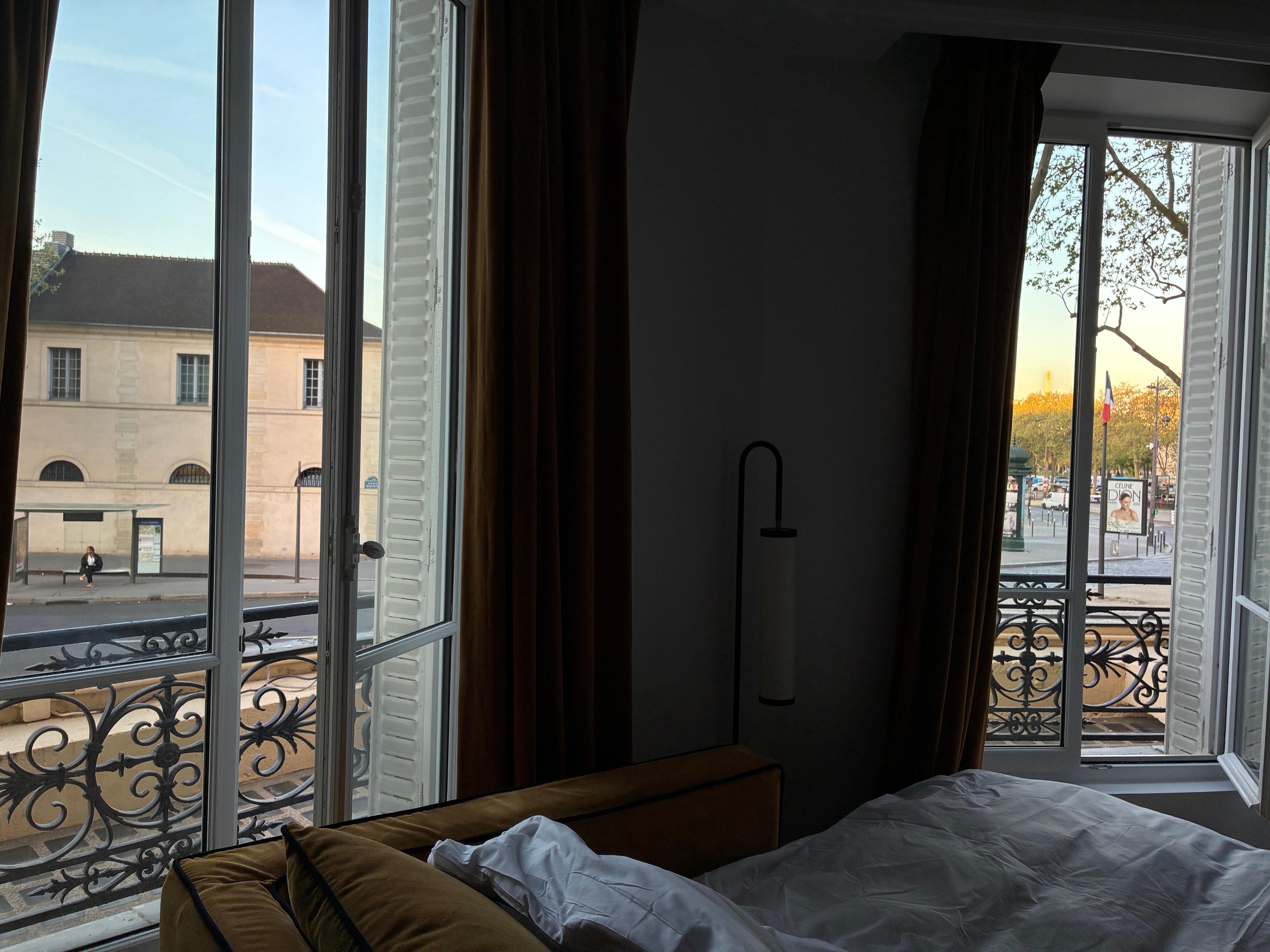 Bottom 2 windows of room