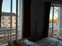 Bottom 2 windows of room