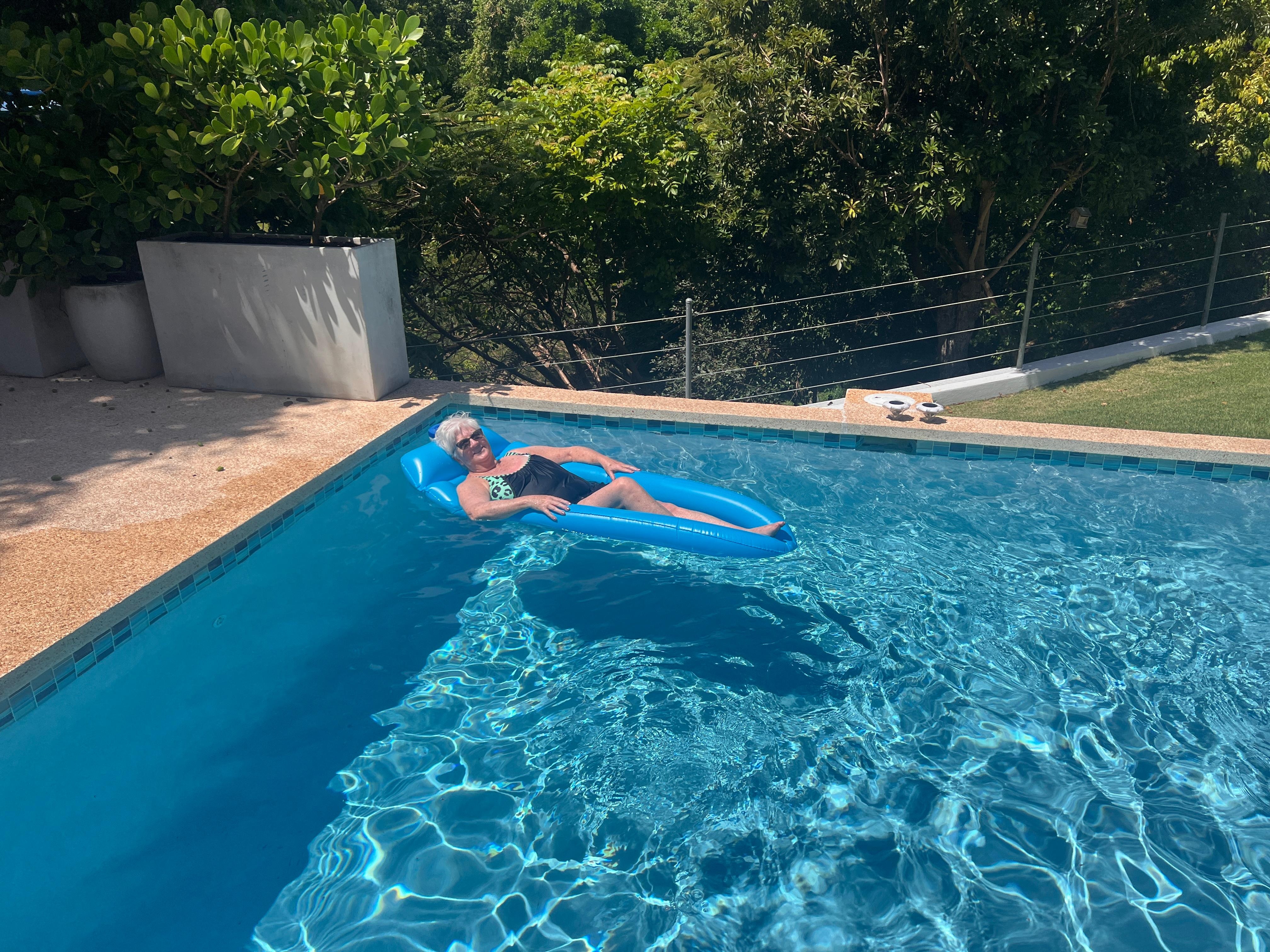 Beautiful, clean pool in back yard