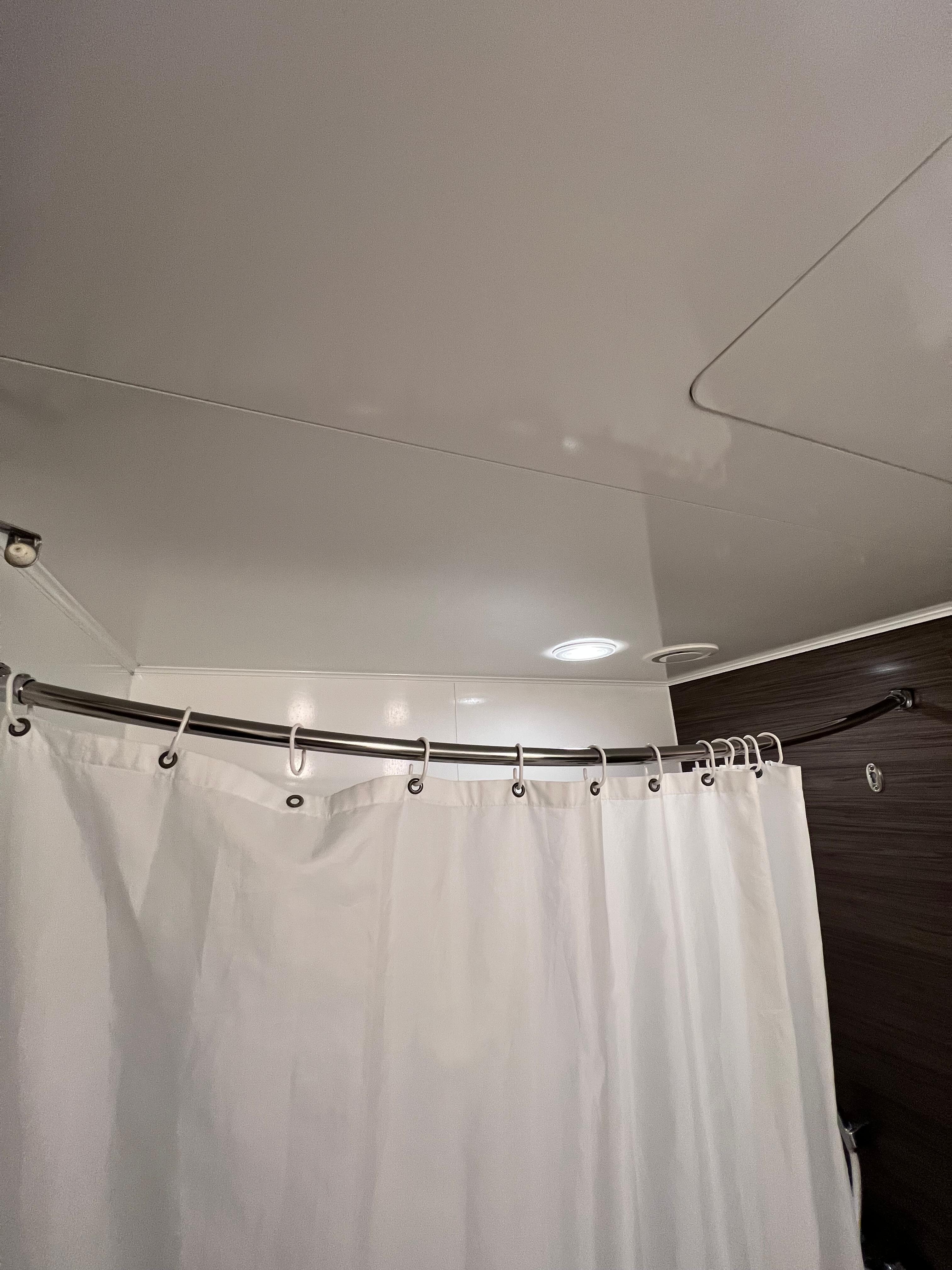 曲がって閉まらない