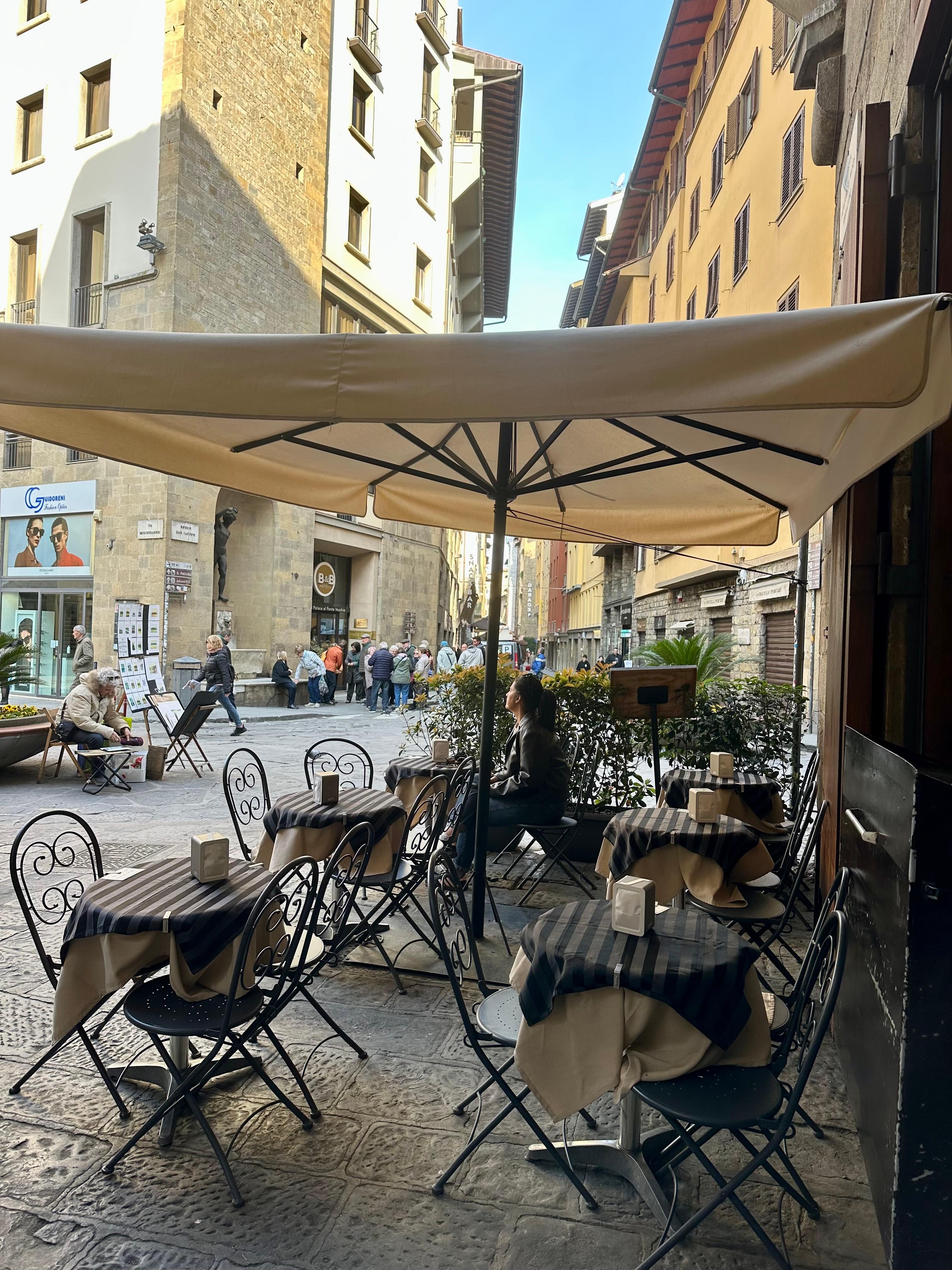 Cafe at the south end of Ponte Vecchio