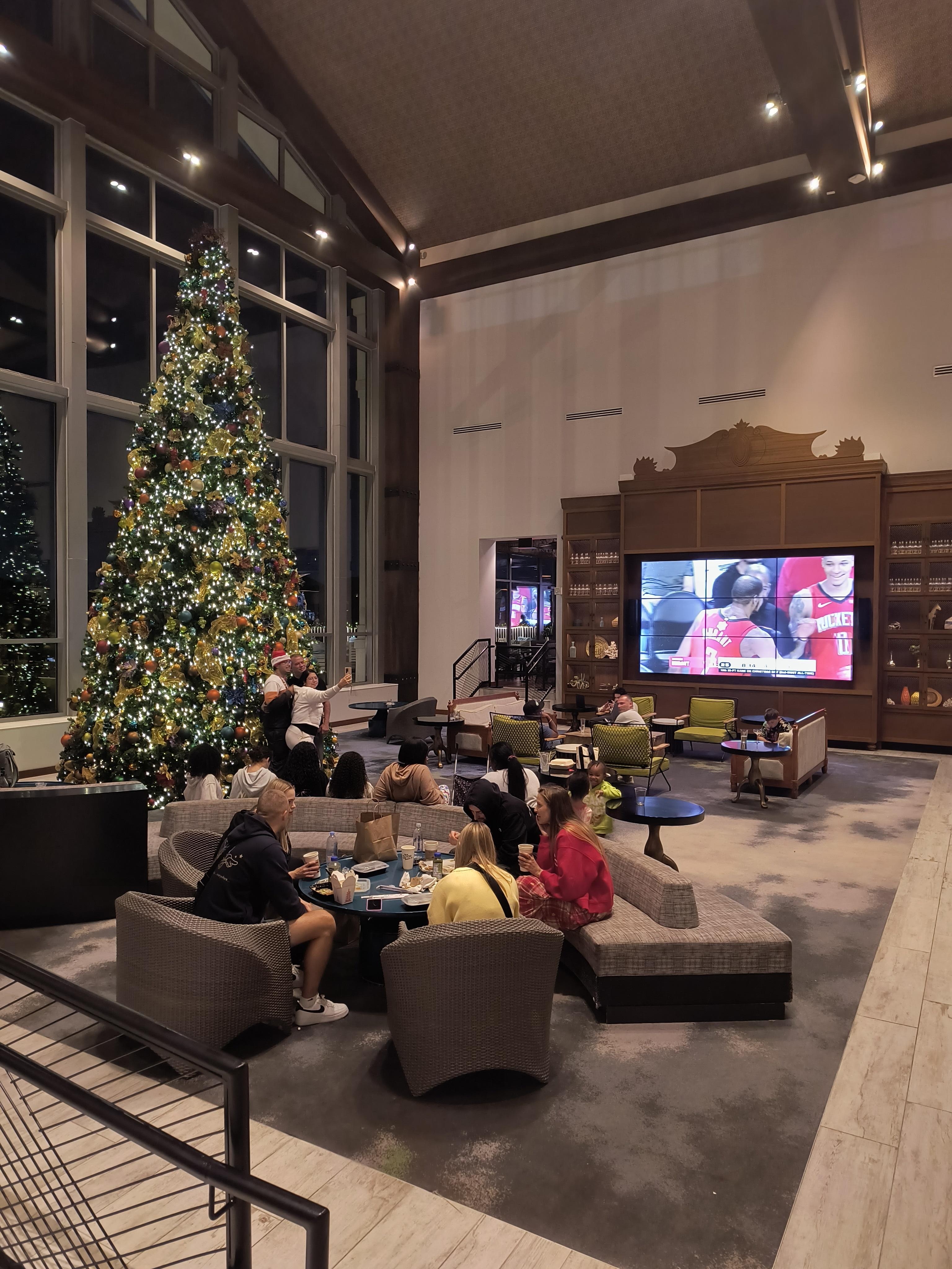 Really Grand beautiful Lobby. Much larger than Helios hotel or the Adventura! 40 ft ceiling details were awesome! 