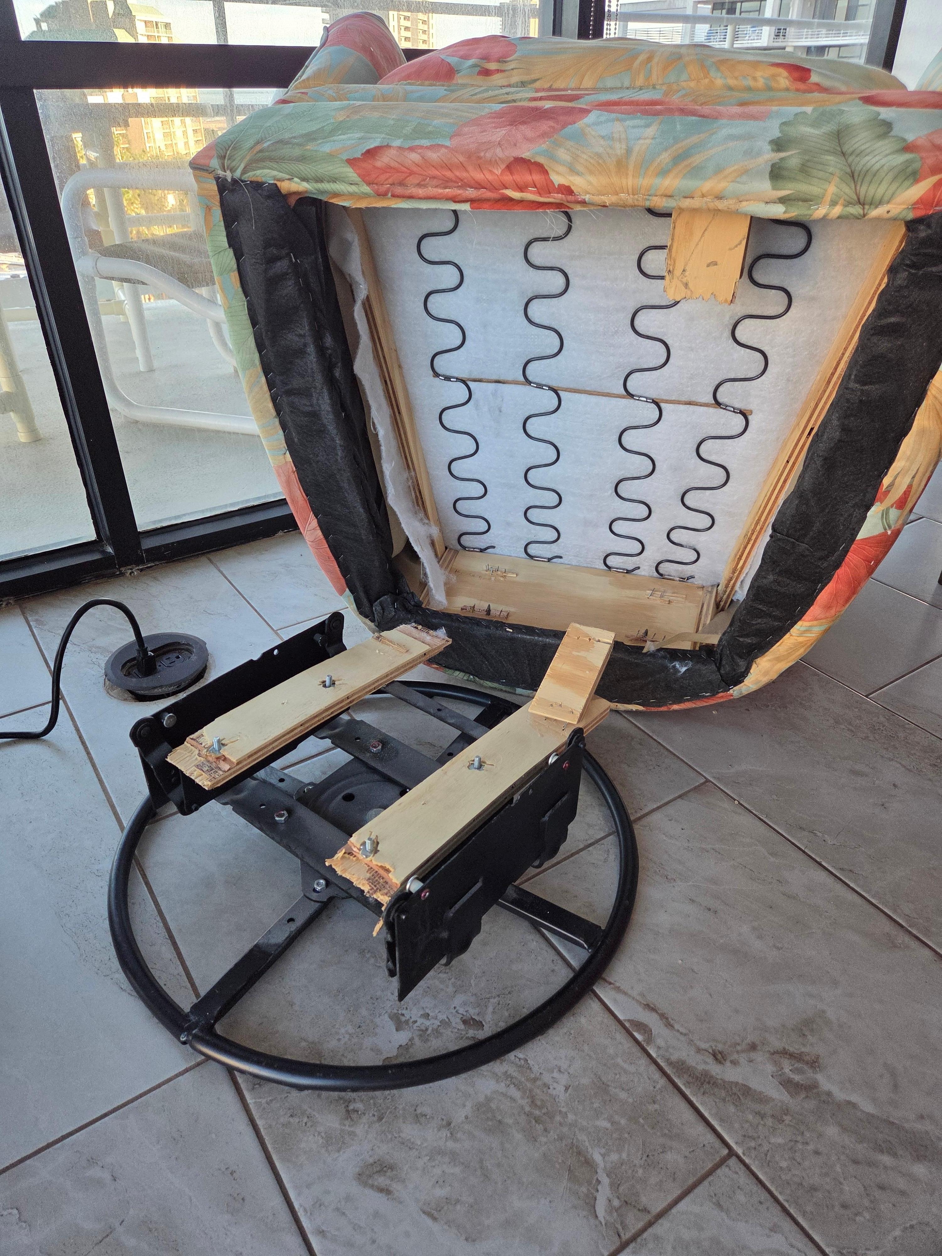 Living room swivel chair, which is not in the original online photos