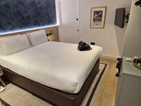 Oda küçük ve penceresiz,havasız ve küçüktü bize verilen Oda görsellerde yok bizi aldettınız