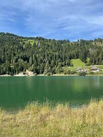 In der Umgebung von Bruneck: der Antholzer See