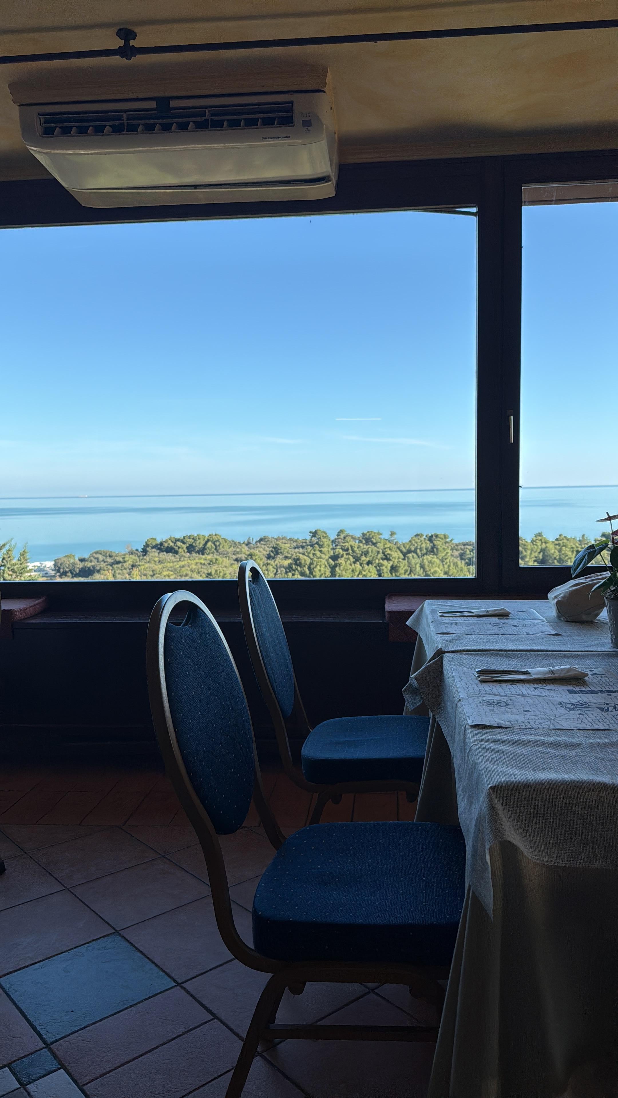 Sala colazione con vista 