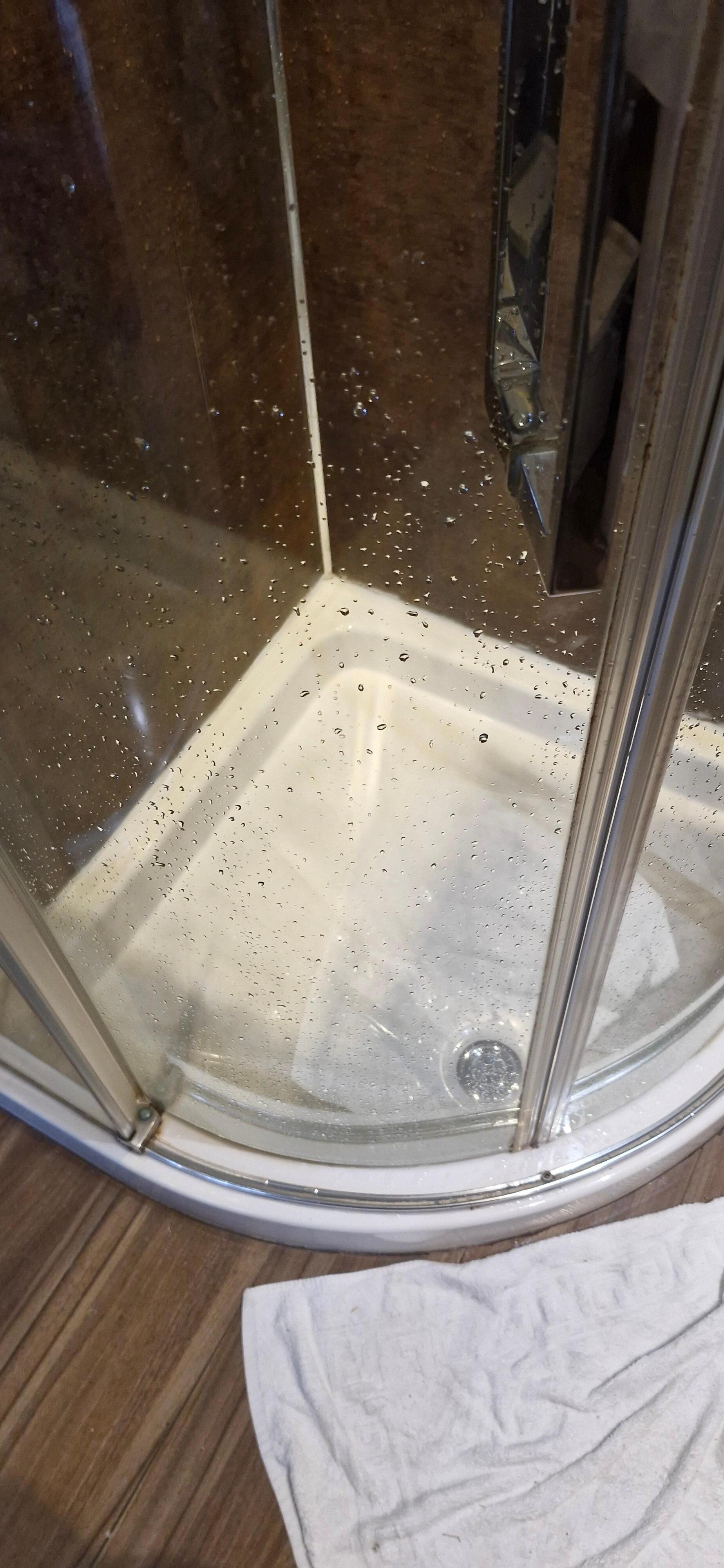 Shower 60cm and curved. Tiny