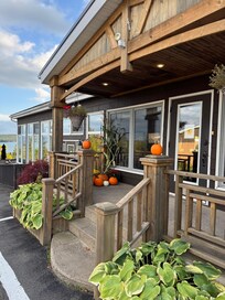 The fall-themed décor outside of the office made it very welcoming.
