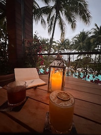 Great poolside bars and restaurants