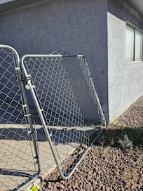 The side gate that goes to the back yard is broken.