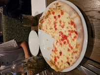 Local thin pizza