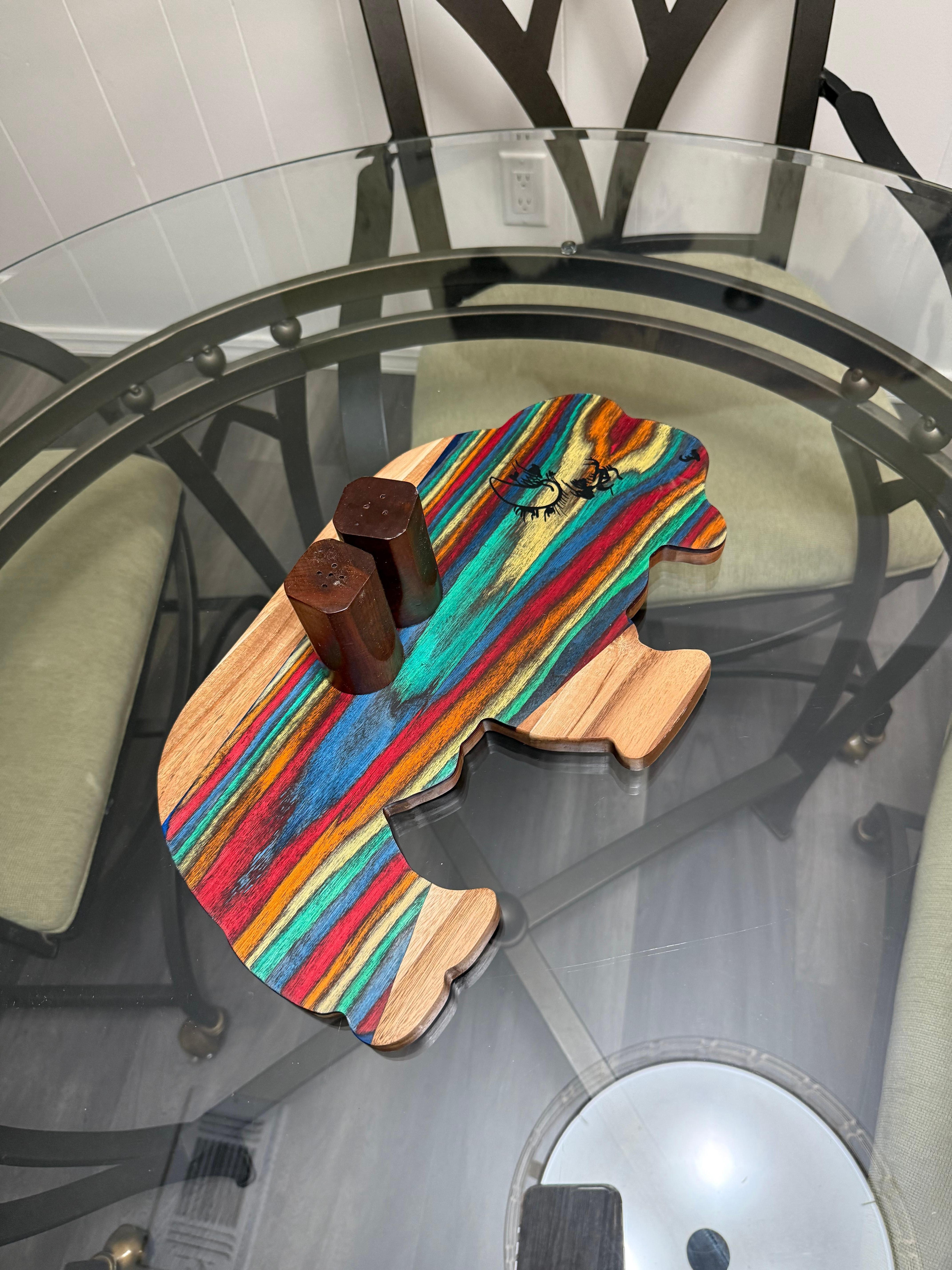 The cute center piece on the dining room table 