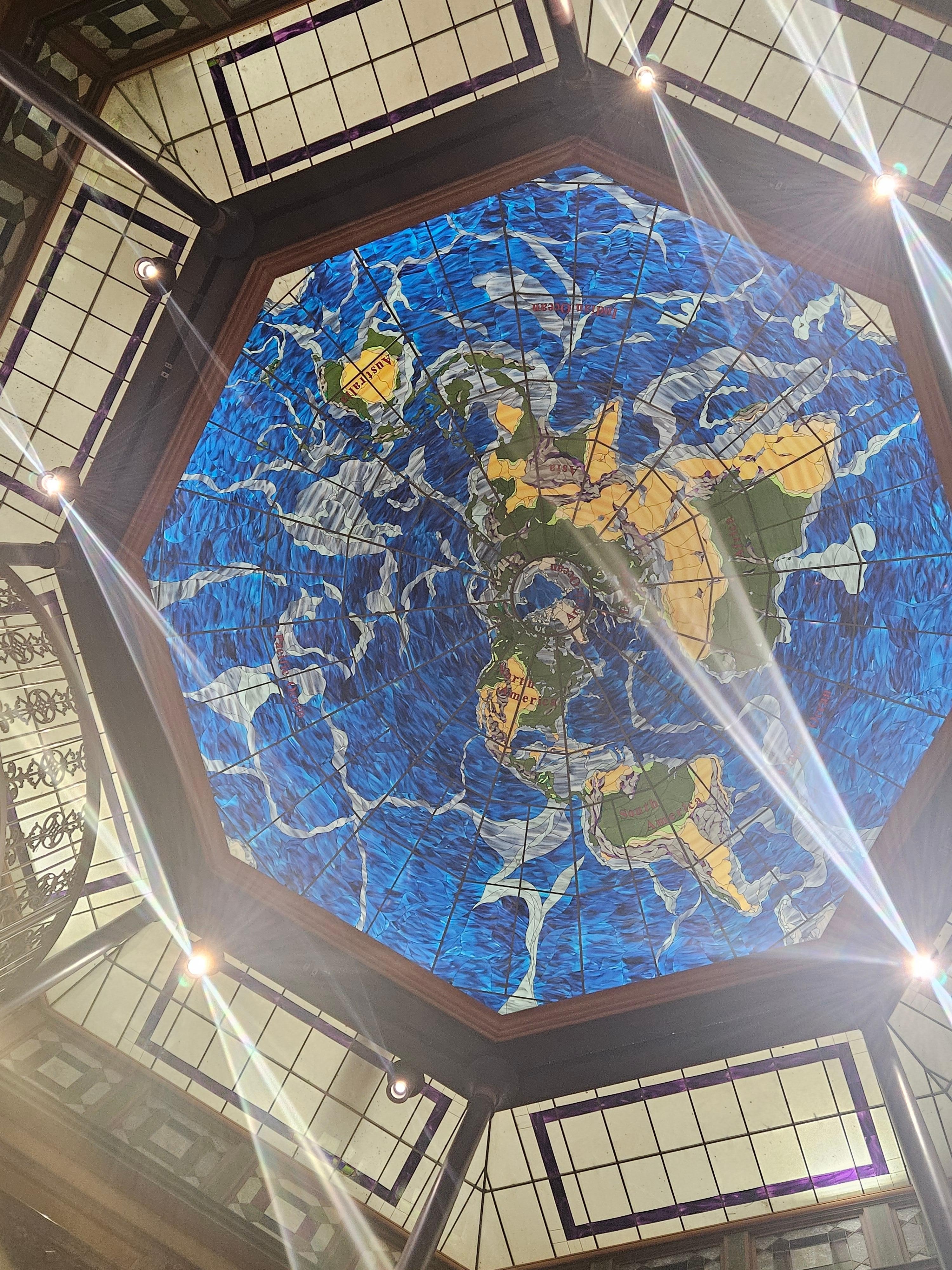 Lobby between casino and hotel.