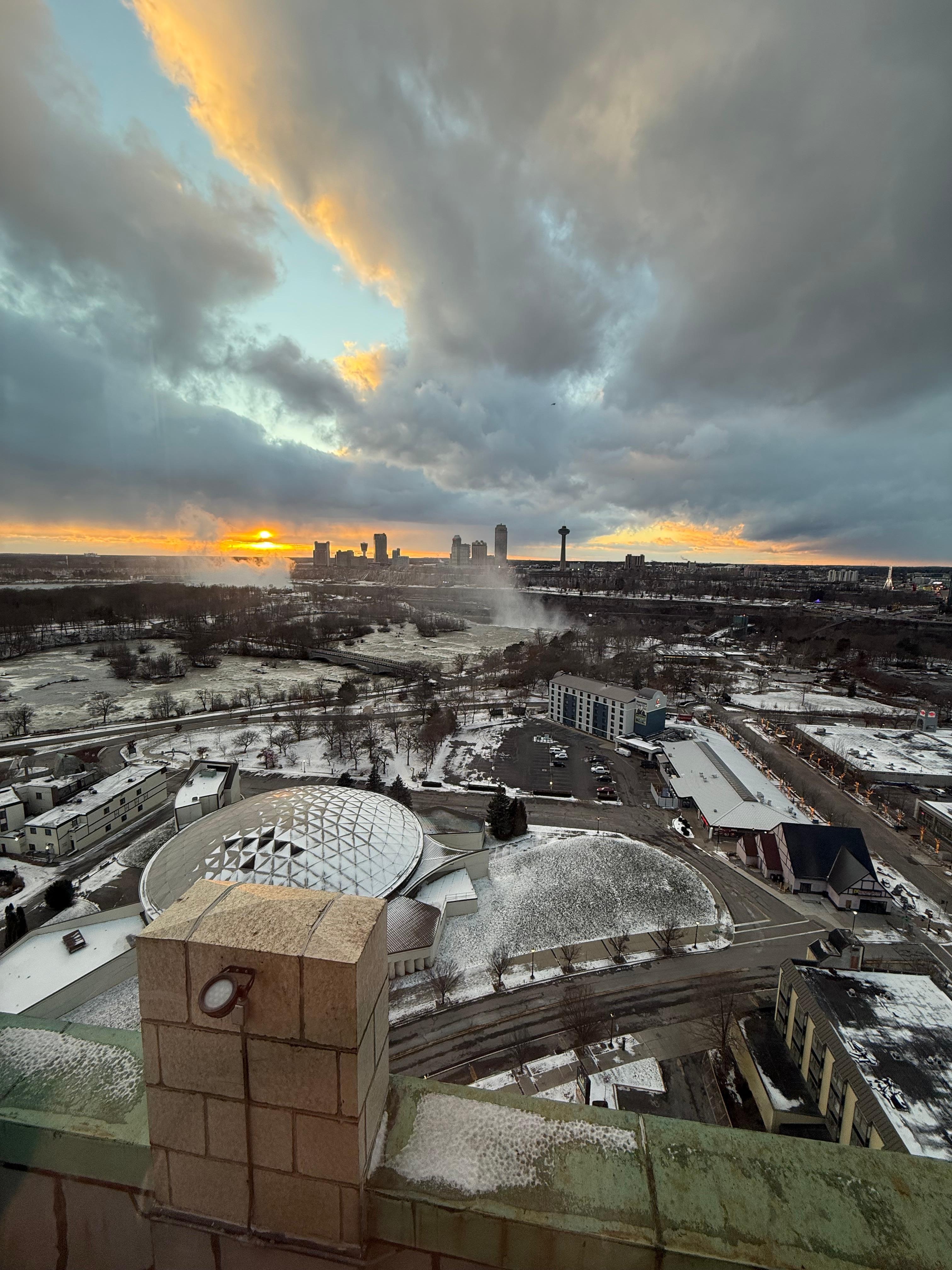 The view from the 24 hour lounge is simply divine! Perfect vantage point to enjoy the falls in the colder season 