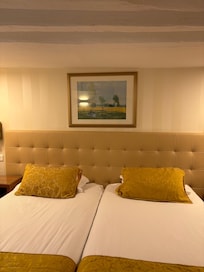 ちょっとした絵画が飾られていてオシャレ!