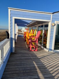 Deck with high chairs