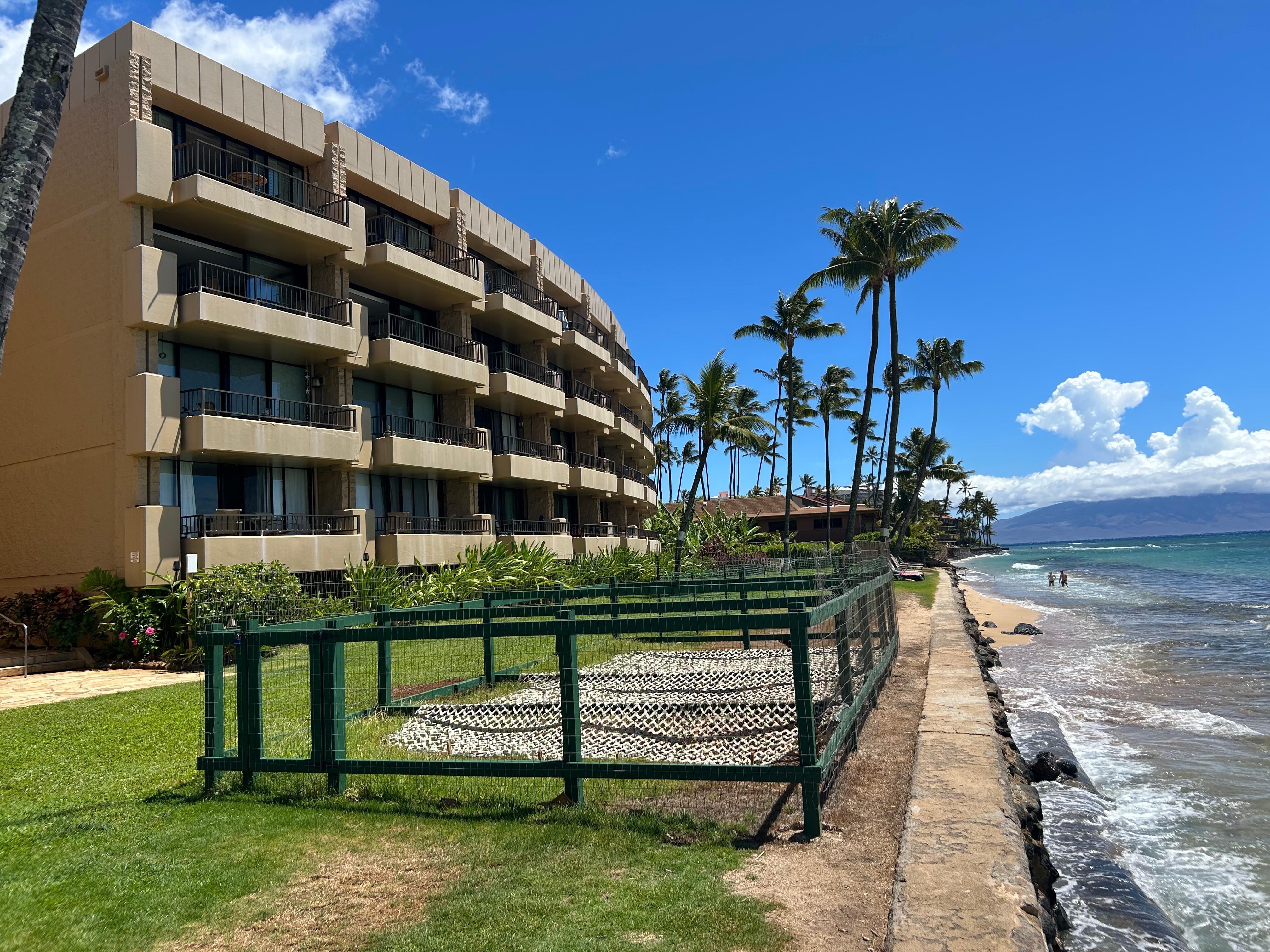 Semi-permanent fencing along seawall