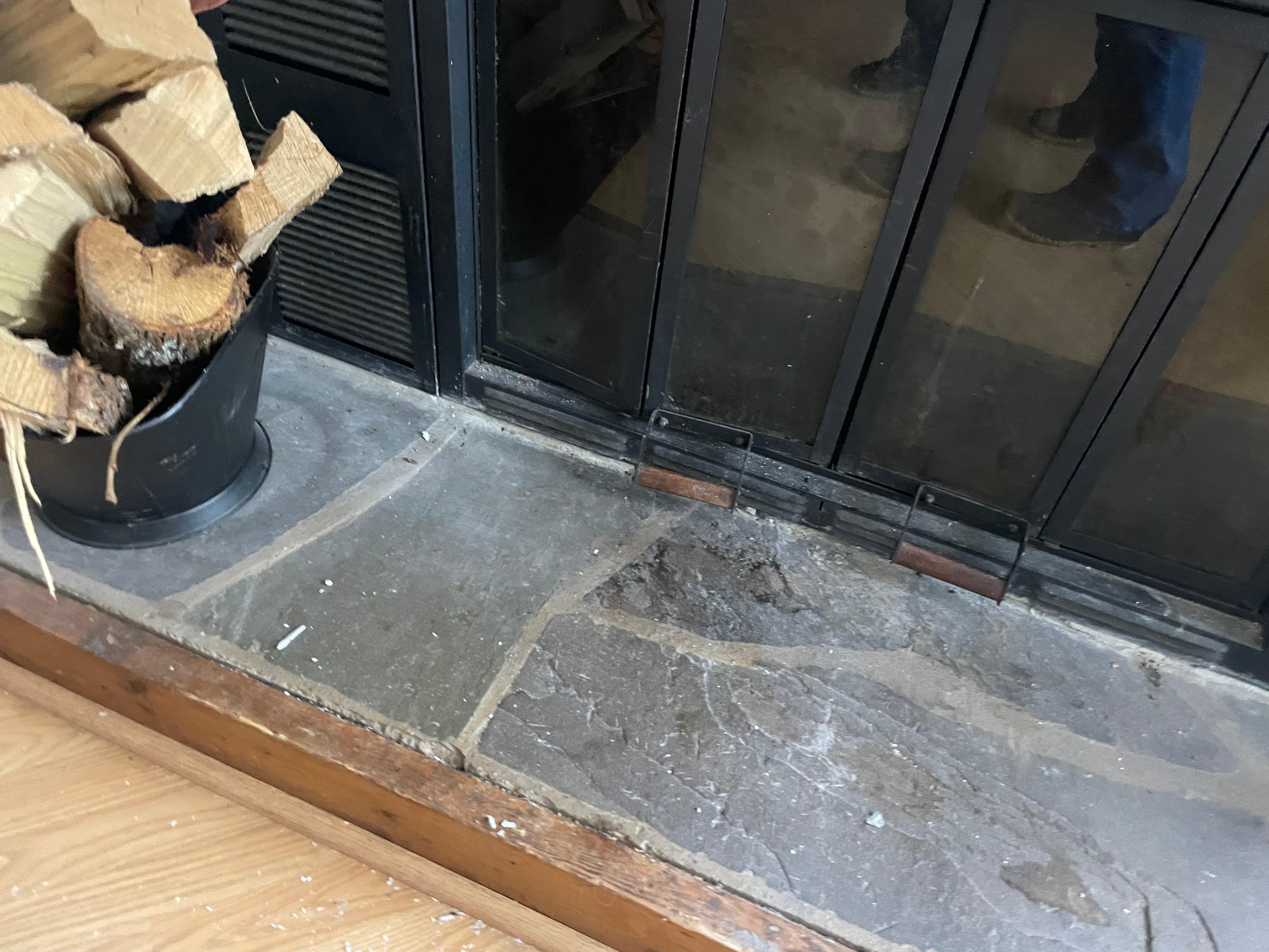 We didn’t use fireplace but upon checking there were ashes around hearth. 