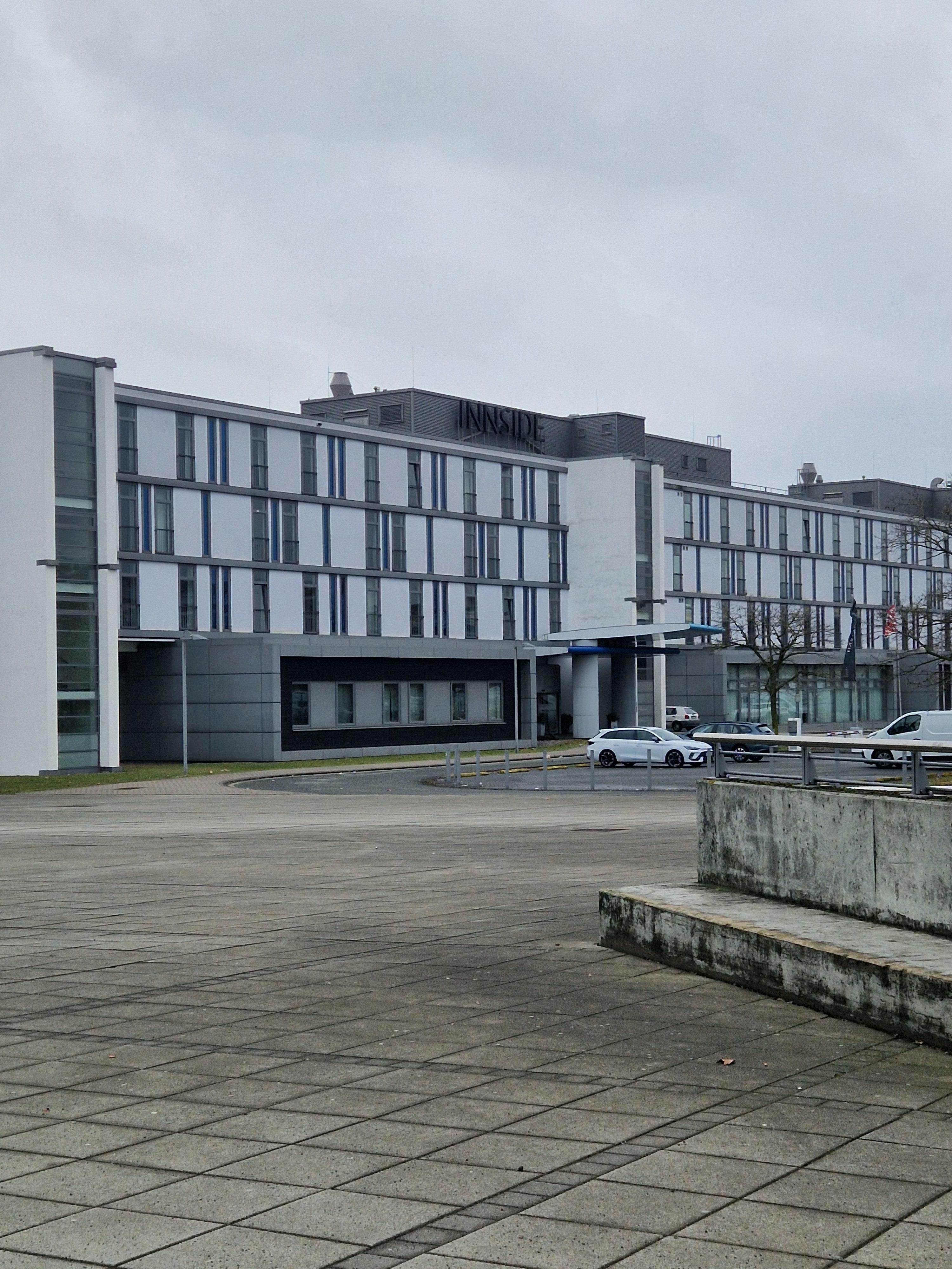 Das Hotel ist gut zu erkennen und sieht von innen sowie von Außen sehr Edel aus. 