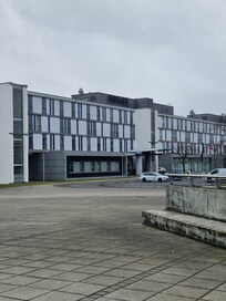 Das Hotel ist gut zu erkennen und sieht von innen sowie von Außen sehr Edel aus.