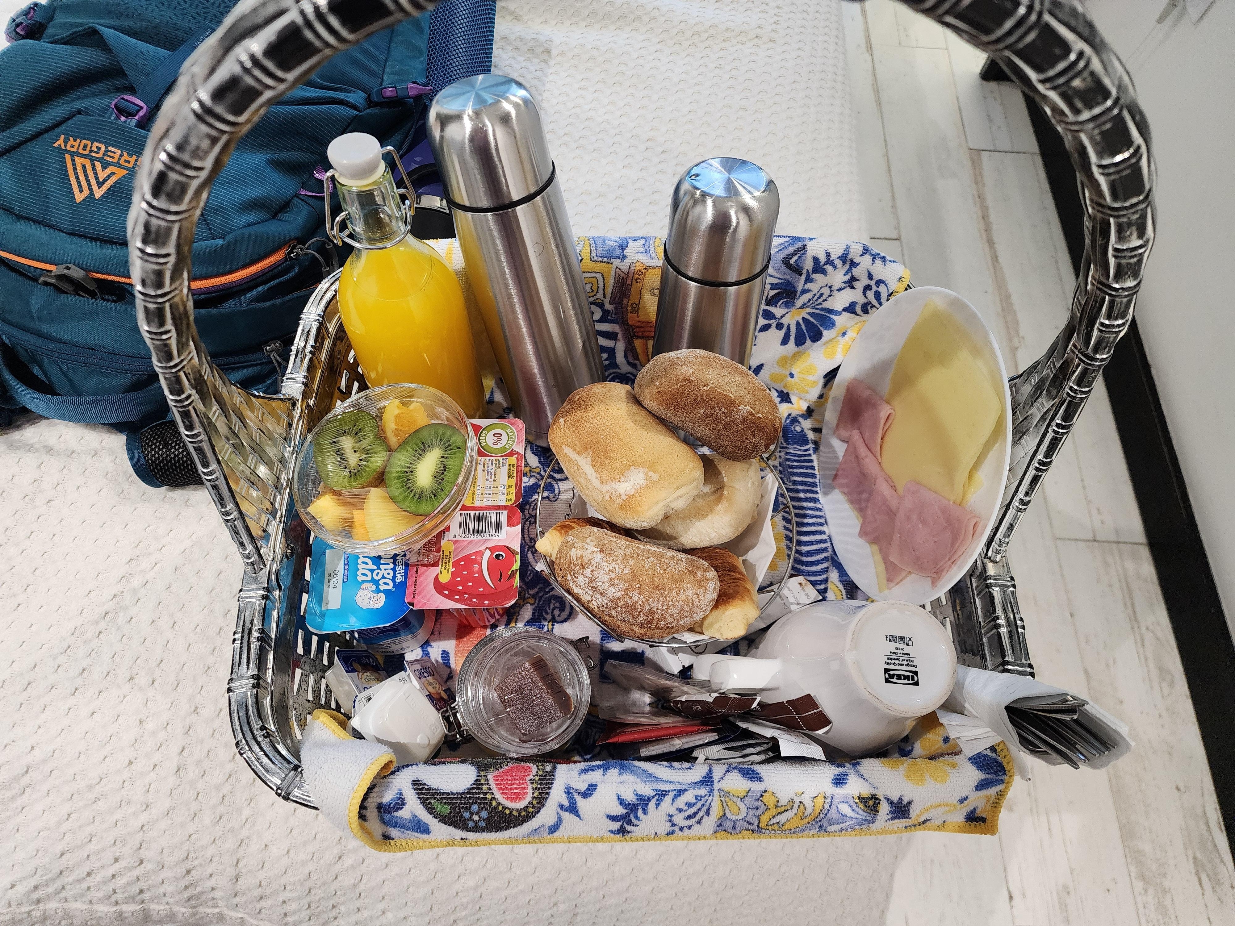 Breakfast basket