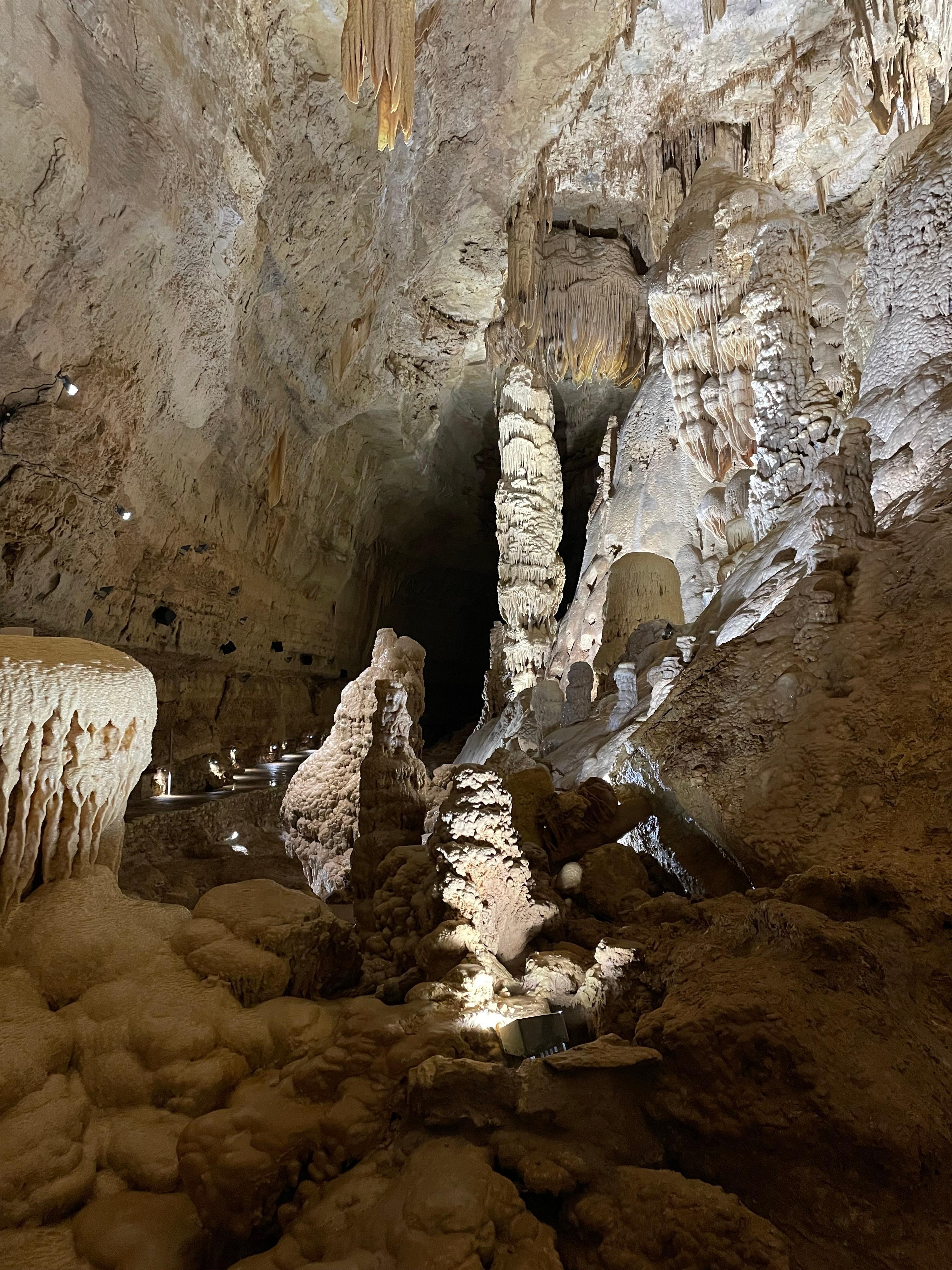Natural bridge caves