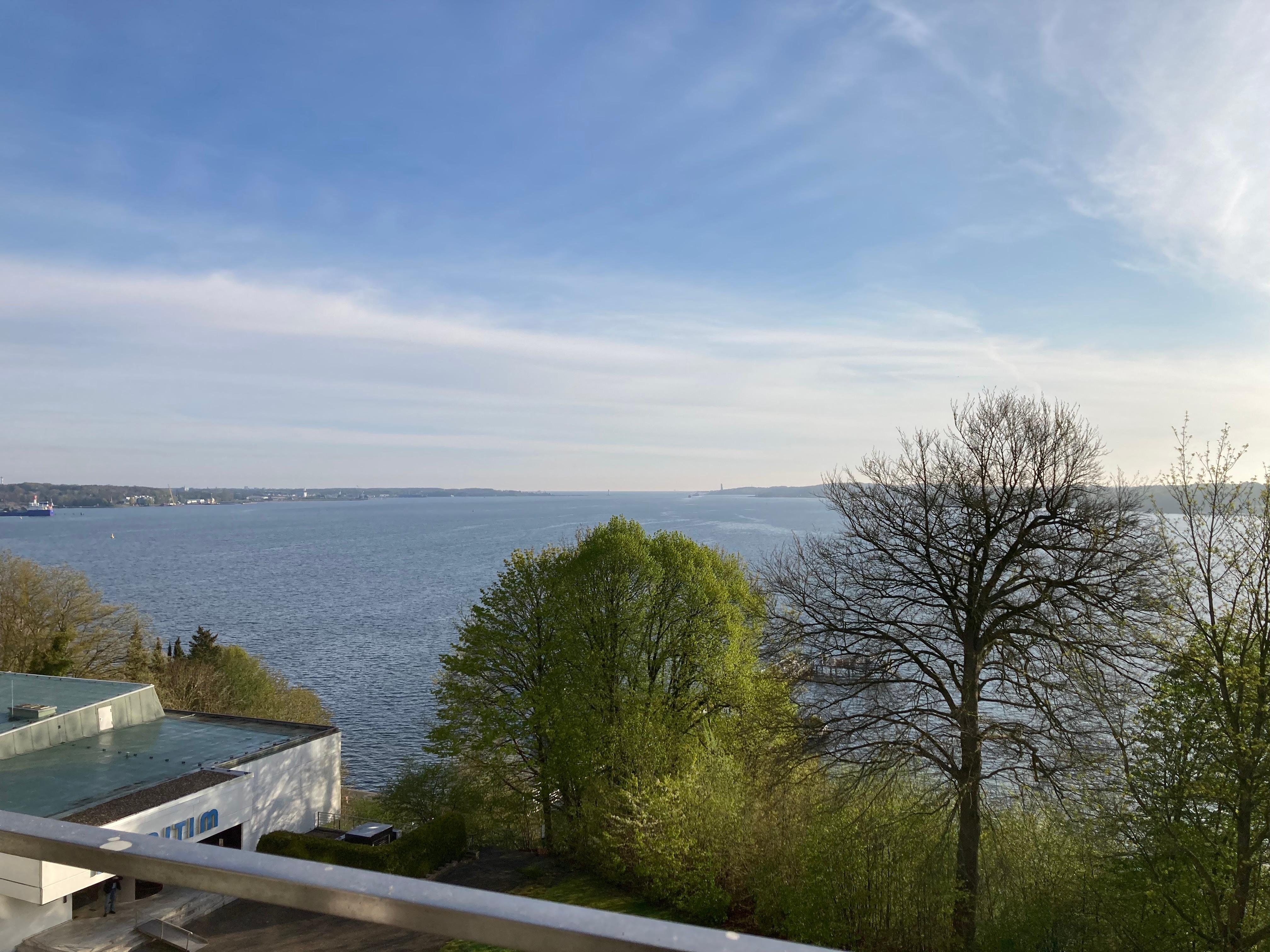 Blick vom Balkon toll zum Schiffe beobachten